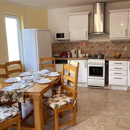 Apartment Happy Place Akatcia ヴェリコ・タルノヴォ エクステリア 写真